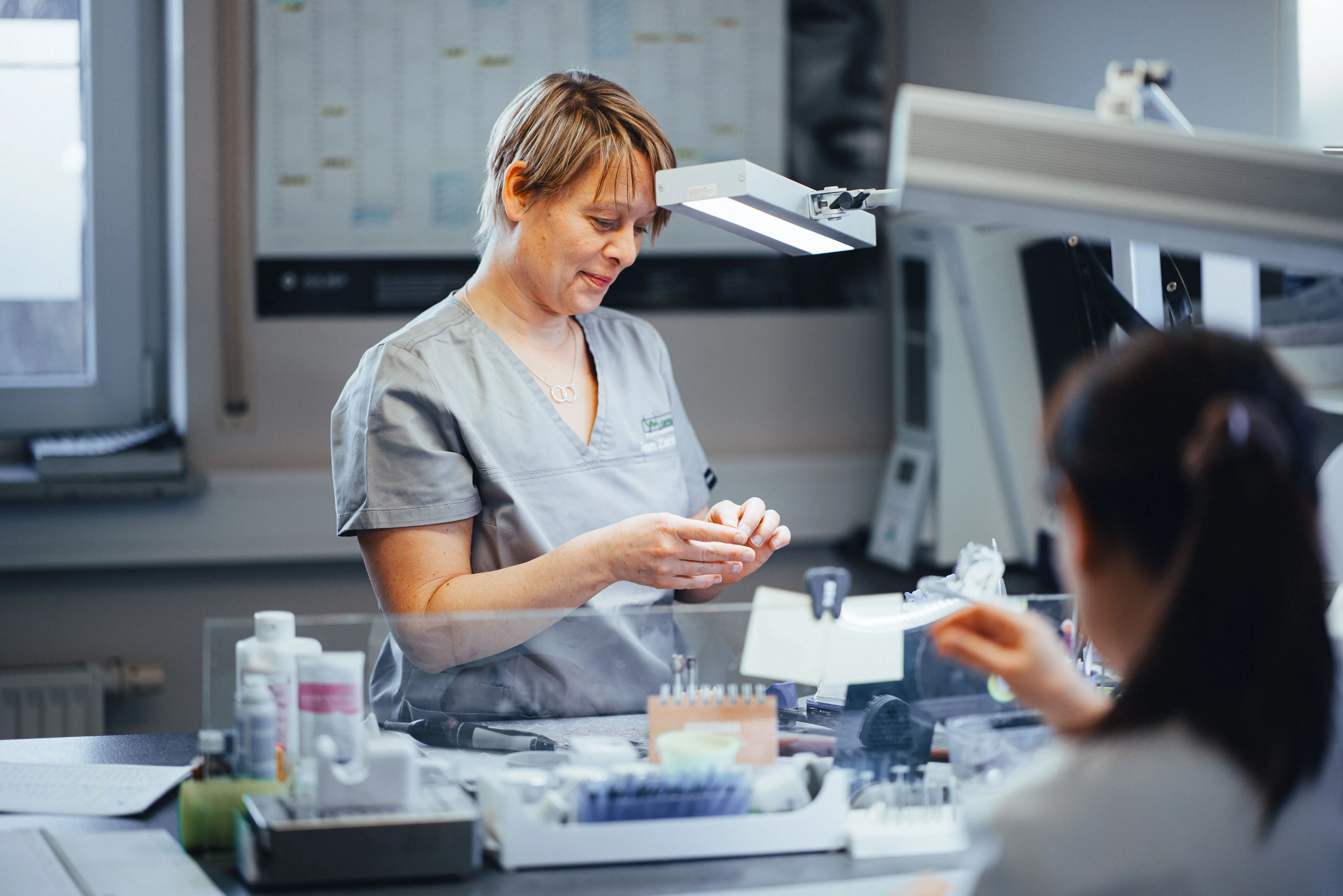 Dentallabor – Handarbeit